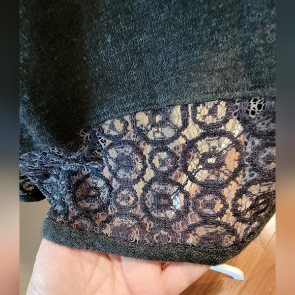 NWOT Mur Mur Poncho Style Top with Hood - Size L - Picture 3 of 8